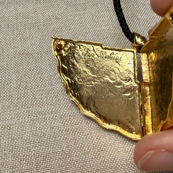 Vintage Celia Sebiri Gold Fan Locket Pendant Necklace on Cord - Picture 3 of 11